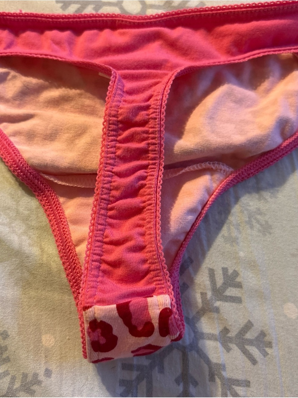 PINK Victoria’s Secret Pink Leopard Print Thong Panties Size Large NWOT - Picture 5 of 5